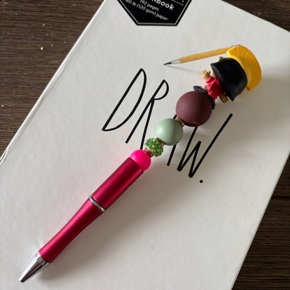 Disney Doorables: The Emperor's New Groove: Kuzco handmade beaded pen - Picture 3 of 3